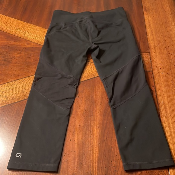 Gap capri workout legging with mesh - Picture 5 of 6